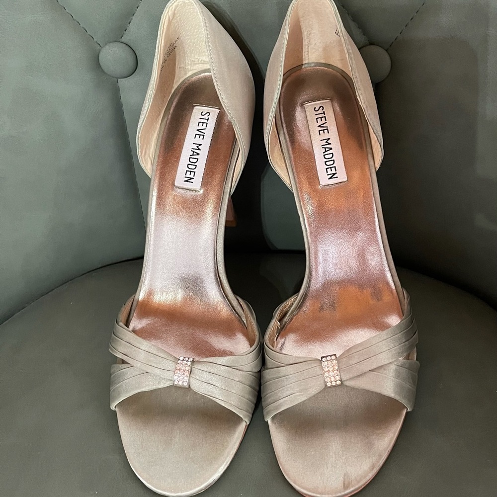 STEVE MADDEN Satin Peep Toe Heels Embellished with Rhinestones.